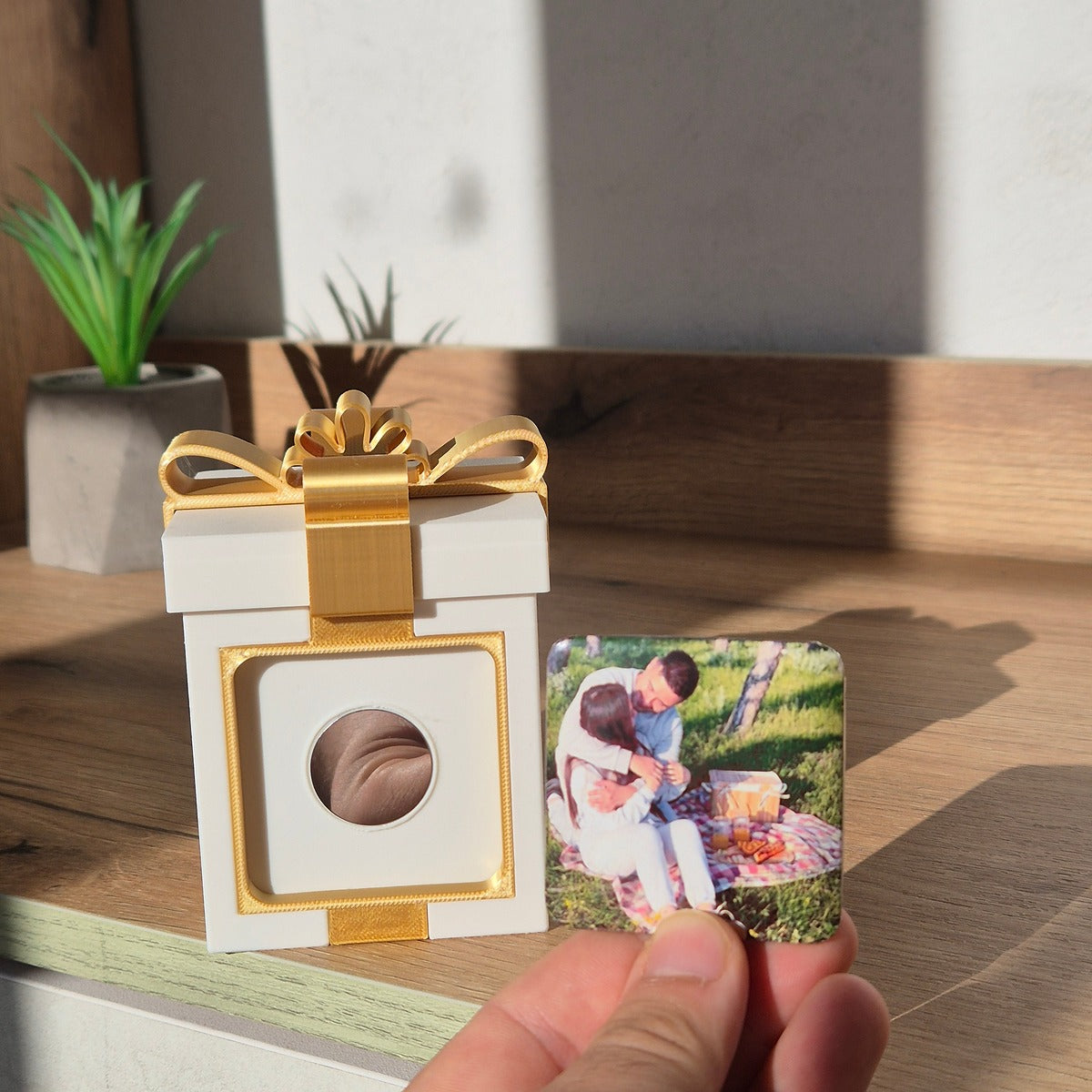 Gift Box Magnetic Photo Frame